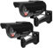 Kamera Atrappe Außen, 2 Stück Dummy Surveillance Sicherheit Kamera Mit Blinkendem Led-Licht, Attrappe Kamera CCTV Dummy Überwachungskamera, Dummy Kamera Solar Betriebene Simulierte, Fake Kamera