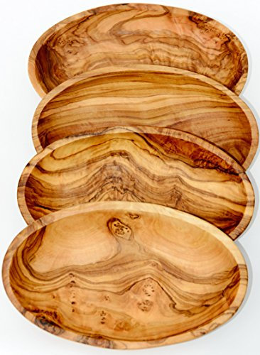 Figura Santa 4 scodelle ovali LIDO. 16 x 10 cm. Il legno d'ulivo presenta meravigliose venature. Infine il prodotto viene rivestito con olio vegetale. Ogni scodella è un esemplare unico.