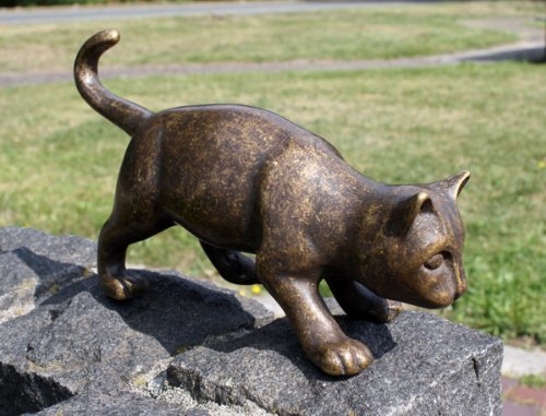 Bronzefigur kleine laufende Katze