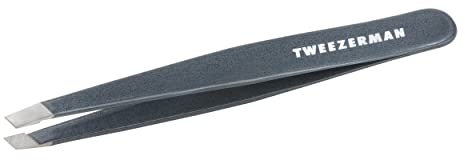 TWEEZERMAN Pinzette (Handgeschliffene Schräge Spitzen, Augenbrauen zupfen, Profi-Qualität, Rostfreier Edelstahl), Blue Stone