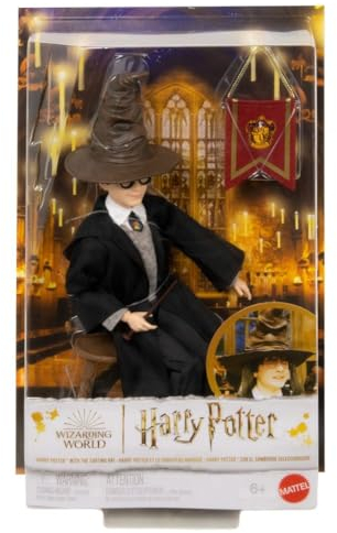 Mattel HARRY POTTER - Titelfigur mit beweglichen Gelenken, Gryffindor-Robe und Zubehör und sprechendem Hut, detailgetreu nachempfunden aus dem Film, für Fans ab 6 Jahren, HND78