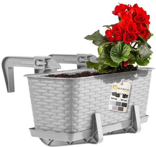 KADAX Blumenkasten 40 cm Hellgrau mit Halterungen & Untersetzer, Rattan-Optik – Pflanzkübel für Balkon und Geländer, wetterfester Balkonkasten