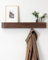 Kazai. Wandgarderobe 'Toke' | Moderne Design-Garderobe mit verdeckten Wandhaken | Garderobenpaneel aus Massivem Echtholz-Furnier | Walnuss