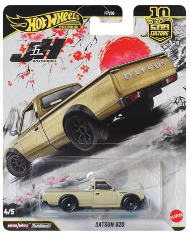 Hot Wheels Datsun 620 Voiture de Collection, Voiture Miniature Haut de Gamme à l'échelle 1:64 en métal moulé sous Pression avec pneus Real Riders et carrosserie et châssis métalliques, JKF12