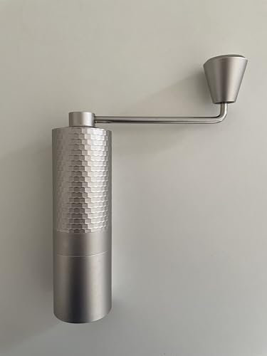 Moulin à café manuel ELMWAY - meule en acier inoxydable, corps entièrement en métal, réglage interne de précision, stabilité à double roulement et poignée magnétique - argent