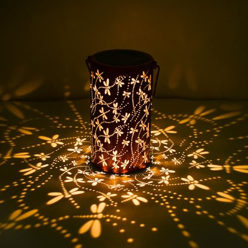 Qoosea Lampe Solaire Gardin Extérieur Metal Suspension Solaire Libellule LED Lampe Imperméable Libellule Lanternes Décoratives Évidées à Énergie Solaire avec LED pour Patio Jardin et Allée