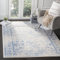 SAFAVIEH Distressed Teppich für Wohnzimmer, Esszimmer, Schlafzimmer - Adirondack Collection, Kurzer Flor, Elfenbein und Hellblau, 122 X 183 cm