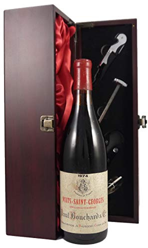 Nuits Saint Georges 1974 Paul Bouchard & Cie in einer mit Seide ausgestatetten Geschenkbox. Da zu vier Wein Zubehör, Korkenzieher, Giesser, Kapselabschneider,Weinthermometer, 1 x 750ml