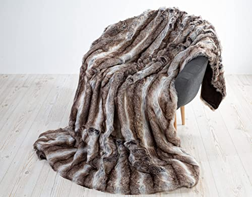 JotCo Felldecke Wolf grau-braun, aus weichem Fellimitat, als Wohndecke, Tagesdecke oder Kissen (Felldecke 220x240cm)