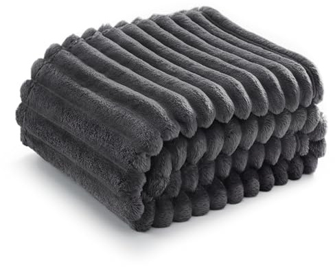 Bedsure Manta Sofá Polar Suave - Manta Gruesa y Esponjosa para Cama y Sofá, Cálida y Acogedora para Invierno, Diseño de Rayas Anchas, XL 150 x 200 cm, Gris Oscuro