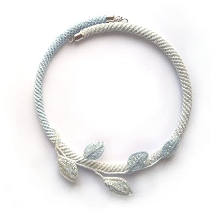 collana girocollo boho Foglie all'uncinetto