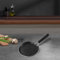 Crea pancake perfetti con questa padella non rivestita da 18 cm con un comodo manico anti scottatura (nero)