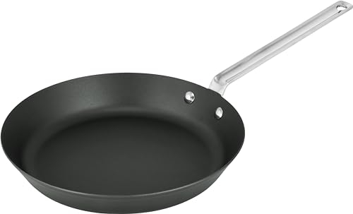 SCANPAN Black Iron Bratpfanne 26 cm | Premium Kohlenstoffstahl | Hohe Temperaturbeständigkeit | Multifunktionale Pfanne mit Ergonomischem Griff | Ofenfest | PFAS frei
