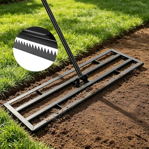 Rastrello di livellamento per prato 2 in 1, con bordi seghettati e manico lungo regolabile, per giardino, campo sportivo e superficie del prato (115 x 25 cm)