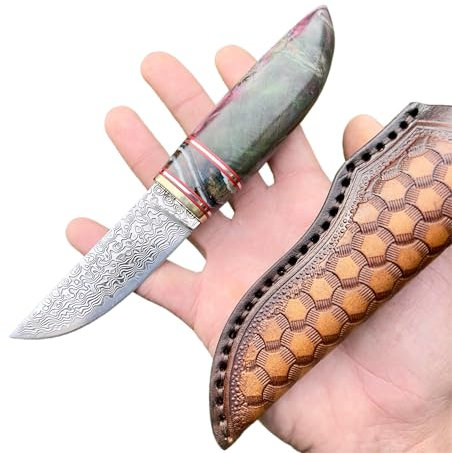 Obespina Couteau Artisanal Insert Fossile Lame Fixe Acier Damas Manche Bois Stabilisé Vert Collection Custom Cadeau Homme Suminagashi VG10 Étui cuir Style Japonais chasse forge artisanat tranchant