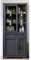 Lomadox Stand-Vitrine inkl. LED-Beleuchtung im Landhausstil Dekor Graphit und Artisan Eiche Nb.