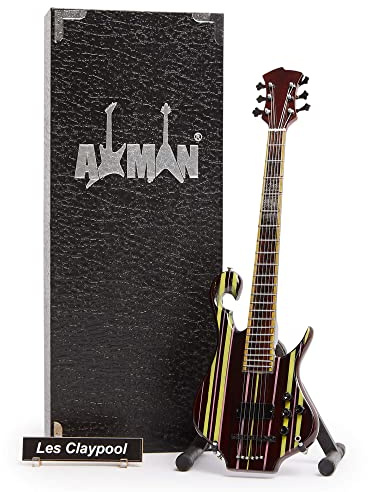 Les Claypool (Primus): 6-saitiger Regenbogen-Bass Miniatur-Gitarren-Nachbildung – Musikgeschenke – Handgefertigte Ornamente im Maßstab 1/4 – inklusive Displaybox, Namensschild und