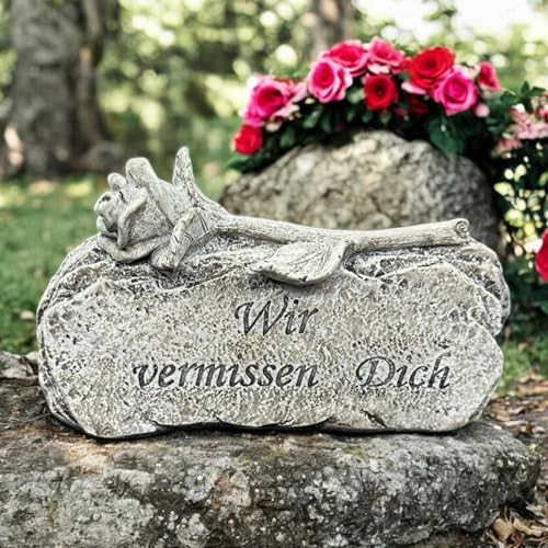 eberin · Gedenkstein mit Rose und Inschrift „Wir vermissen Dich“ – Würdevolle Erinnerung für die Grabstätte · Grabstein in antikem Grau · Gedenkstein ist aus wetterfestem Material