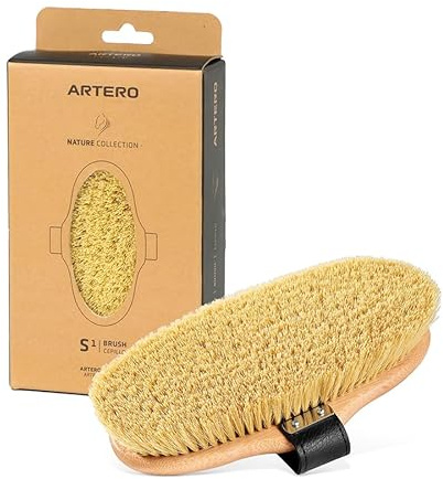 Artero Saturno S1. Cepillo caballo con cerdas suaves de 3cm de longitud. Elimina el polvo superficial y aporta brillo al manto de tu caballo