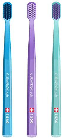 Curaprox 3 x Zahnbürste CS 1560 Soft - Handzahnbürste für Erwachsene mit 1560 Soft CUREN Borsten - 3 Stück, zufällige Farbe