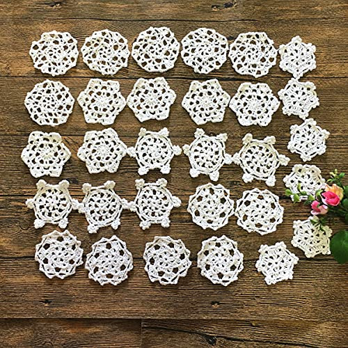 MINDPLUS Set di 30 Centrini all'Uncinetto a Mano Piccoli Centrini in Pizzo all'Uncinetto Fiocchi di Neve Natalizi 6cm a 7cm Bianco