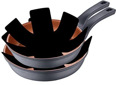 San Ignacio - Juego de Sartenes Antiadherentes - Set de 3 Piezas de 24 y 28 cm y 2 Protectores - Fabricadas con Aluminio Fundido - Sin Tóxicos - Para Inducción y Todo Tipo de Cocinas - Bronce