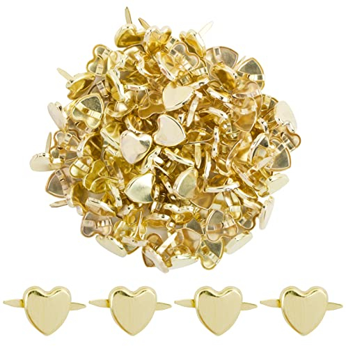 BETESSIN 100pcs Mini Herzförmige Brads Musterklammern Herz Metall 8MM Verschlussklammern Gold Klammern Musterbeutelklammern Bastelklammern für DIY Scrapbooking Basteln