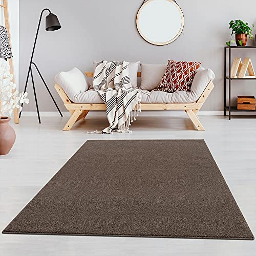 Fashion4Home Teppich Wohnzimmer – Einfarbig, Uni Teppich fürs Kinderzimmer, Schlafzimmer, Arbeitszimmer, Büro, Flur und Küche - Kurzflor, Braun-Taupe, Größe: 140x200 cm