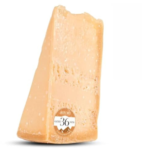 GUSTOEMILIA Mountain Parmigiano Reggiano Ost 36 Månader Lagrad - Idealisk för Pasta, Bröd, Sallader, Snacks och Frukter - Italiensk Lagrad Parmesanost 1,1 lb (500g)