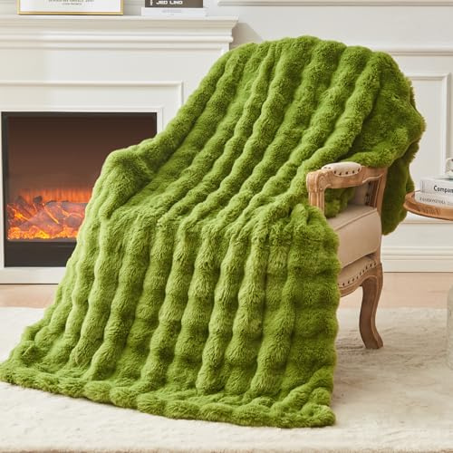 EMME Rabbit Plush Throw Blanket - 150 x 200cm Ultra Soft & Bubble Thick Couch Blanket for Sofa, Fleece-Like Cozy Living Room Blanket,Grass Green