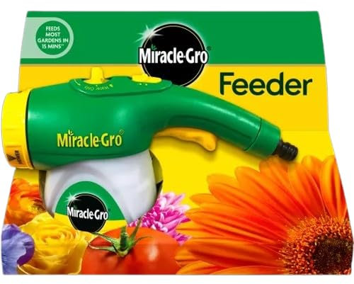 MiracleGro Hose-End Feeder with Soluble Plant Food – Easy Garden Feeding for Flowers, Vegetables, Pots, Beds, Borders & Lawns – Feeds Through Roots & Leaves, Use Every 2 Weeks