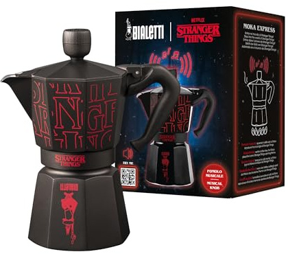 Bialetti Moka Express Stranger Things 6 Tazze, Pomolo Musicale con ricarica USB C, Non adatta ad induzione, 6 Tazze (270ml), Nero