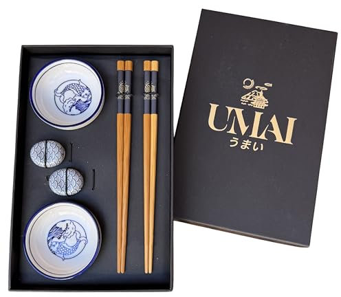 UMAI Sushi Set | Include 2 paia di bacchette giapponesi riutilizzabili + 2 ciotole di soia + 2 supporti in ceramica, perfetto per cibo cinese e sushi | elegante confezione regalo