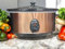 Moodzz Olla de cocción lenta eléctrica de acero inoxidable MZ-2304 - 4.5L con bandeja interior de cerámica extraíble y tapa de vidrio. Cuenta con 4 posiciones: parada, caliente, baja y alta.
