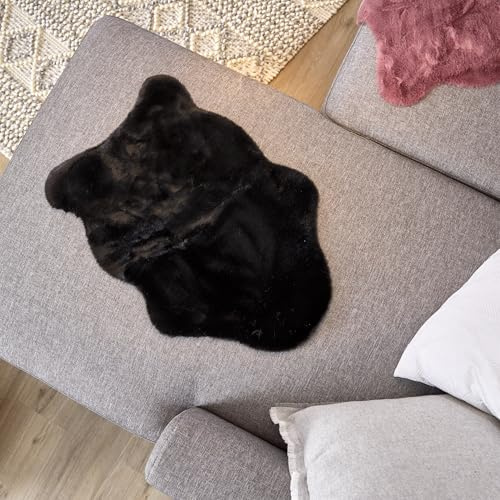 Astra Hochwertiger Kunstfell Teppich flauschig - Teppich Wohnzimmer - Hochflorteppich Lammfell Schaffell Accessoire - Dekofell schwarz Shape 40 x 60 cm