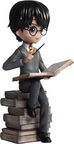Plastoy Harry Potter Figura Chibi Harry con pila de grimorios - Plástico - 24 cm