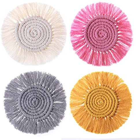 QXUJI Makramee-Untersetzer für Getränke, handgefertigtes Baumwoll-Untersetzer-Set, Boho-Untersetzer mit Quasten, runde Getränke-Untersetzer, für Arten von Tassen und Tassen (weiß + rosa + grau + gelb)