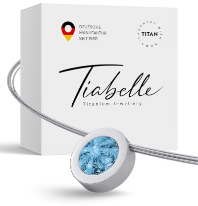 TIABELLE – Collier LARA aus Titan mit funkelndem Swarovski® Kristall – Silberfarbene Kette für Damen – allergenfrei & hautverträglich – Handmade in Germany (L=45cm | 15,9mm ø | Aquamarine)