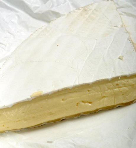 French Brie Cheese - 2.2 lb Whole Wheel, Authentic Soft Cow's Milk Cheese from France, Perfect for Gourmet Cheese Platters, Elegant Appetizers, and Baking, Ideal for Special Occasions, Wine Pairings