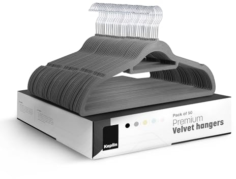KEPLIN Kleiderbügel Samt (45 cm) 50 Stück - Dünne, rutschfeste Kleiderbügel mit Krawattenstange und 360° Haken für zu Hause, Robuste & platzsparende Kleiderbügel für Anzüge und Jacken (Grau)