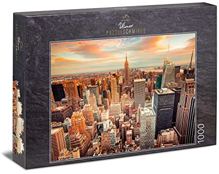 Ulmer Puzzleschmiede - USA-Puzzle „Manhattan“– Klassisches 1000 Teile Puzzle – Puzzlemotiv von New York City mit Empire State Building und Skyline von Manhattan im Sonnenuntergang