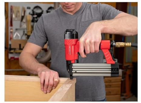 Nagelpistole, Befreien Sie sich von Schläuchen und lauten Kompressoren mit dem 20-V-3/8-Zoll-Kronenhefter.