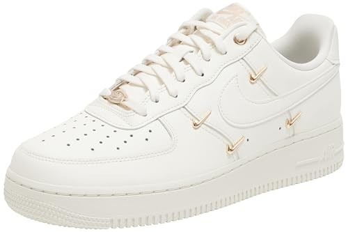 NIKE Damen Air Force 1 ’07 LX Sneaker, Sail Sail Sail Metallic Gold, 42 EU