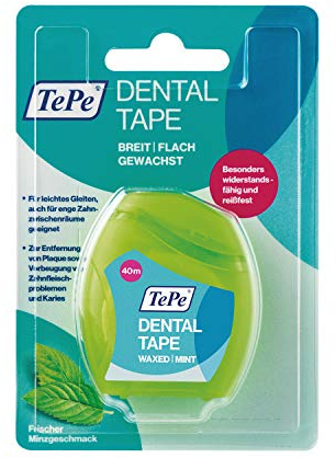 TEPE Dental Tape/Die gewachste Zahnseide mit Minzgeschmack für eine effektive Mundpflege, 40 m, inklusive kompaktem Spender