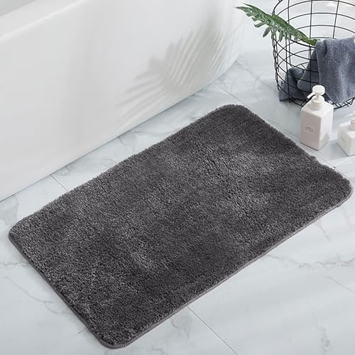 HELLSER Badezimmerteppich MIRA | Badematte rutschfest & Waschbar | Weicher Mikrofaser Badteppich | Saugfähig & Schnelltrocknend | Oeko-TEX Badvorleger für Fußbodenheizung | Dunkelgrau | 50x80 cm