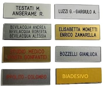 TARGHETTA citofono TARGA 1,5x5,5 cm spesso 1mm circa PLASTICA CON BIADESIVO scegli colori INCISIONE COMPRESA stampatello FUORIPORTA 1 portachiavi AMULETI (2 RIGHI)