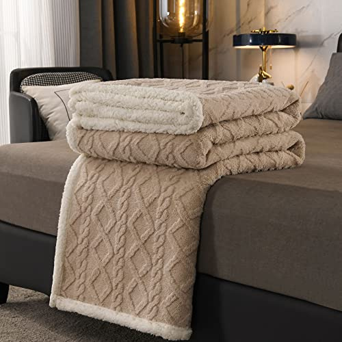OLDBIAO Winter Kuscheldecke Flauschig Sofaüberwurf 70 x 100 cm Hellkamel Weiß, weich & warm Wohndecke als Couchdecke Bettüberwurf Decke, Plüsch Dicke Decke für Kinder Mädchen