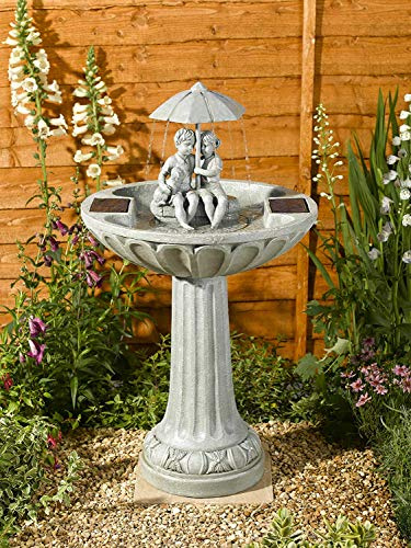 Garden Mile® Novelty Umbrella Boy and Girl Water Fountain - Solar Powered Freestanding Stone Bird Bath Water Feature - Garden Ornament Outdoor Decorative Centrepiece for Pond, Patio and Lawn Decor
