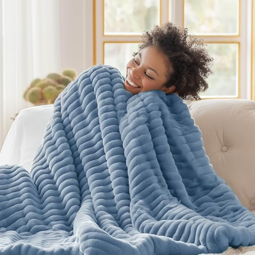 BEDSURE Kuscheldecke Flauschig - Wolldecke & Fleecedecke, Sofadecke, Weiche Warme Grobe Korddecke Gemütlicher Überwurf für Zimmer Deko, Wohn- & Kuscheldecken, Tagesdecke, Himmelblau, 130 x 170 cm