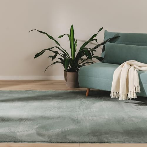benuta Basic Kunstfaser Fellteppich Furry - Grün 140x200 cm - Weicher Wohnzimmerteppich - Anti-Rutsch-Rückseite - Waschbar - Für Fußbodenheizung geeignet